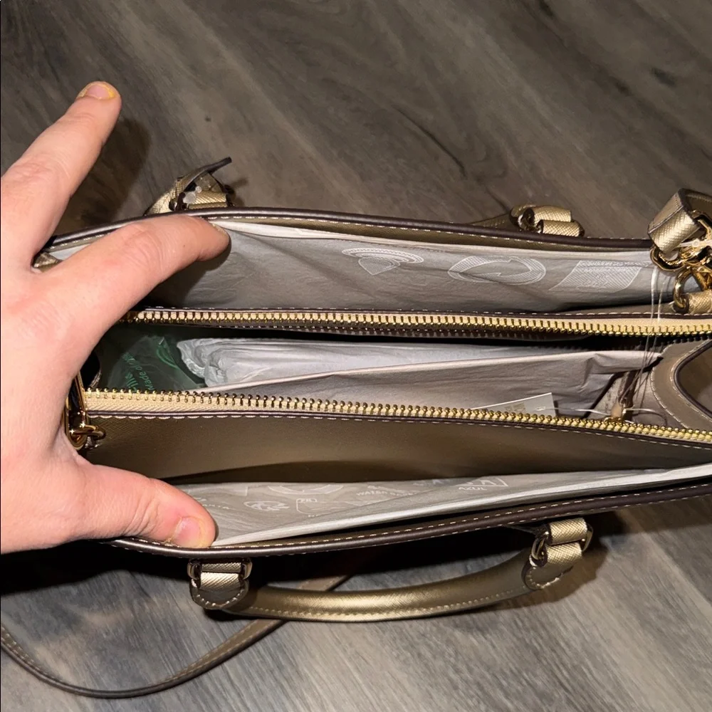 $10 Raffle Ticket NWT $398 Michael Michael Kors Sheila Pale Gold Medium Satchel - Picture 3 of 5